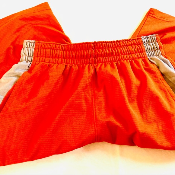Nike Dri-FIT Classic shorts in orange and silver - Picture 5 of 7